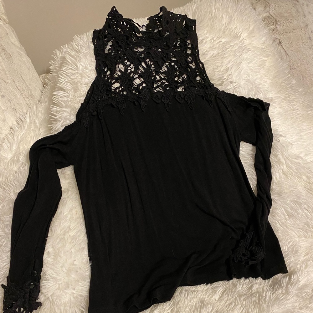 Buckle cold shoulder top